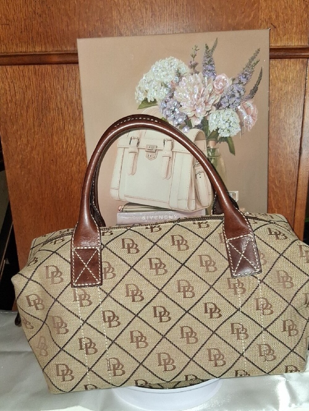 Dooney & Bourke Tan Signature Satchel EUC - Picture 2 of 10